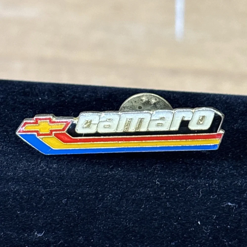 Vintage Chevrolet Camaro Enamel Lapel Pin Gold Tone GM Muscle Car Hat Tie Tack
